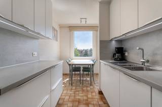 MISE EN PAGERez-de-chaussée : - Hall d'entrée avec accès à une cave de rangement pratique.- Garage double spacieux avec accès facile au jardin...