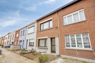 Bent u op zoek naar een woning die u volledig naar eigen smaak kan renoveren? Dan is deze rijwoning in het hart van Borsbeek een unieke...