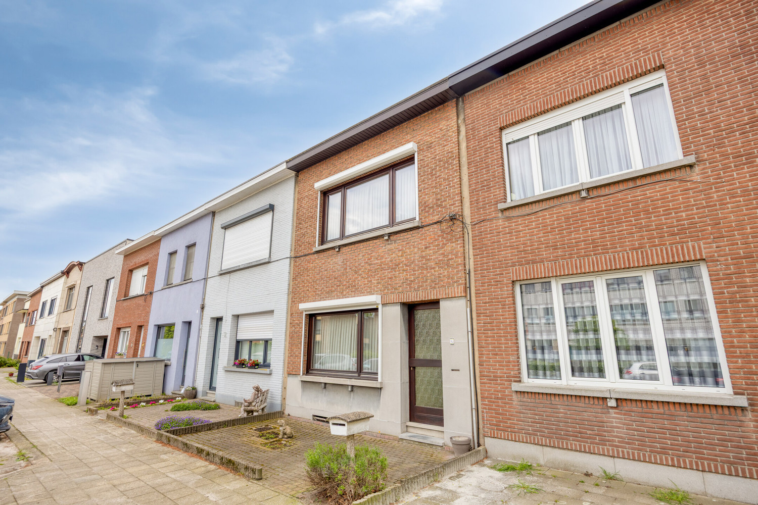Te renoveren rijwoning met 3 slks en tuin. - foto 2