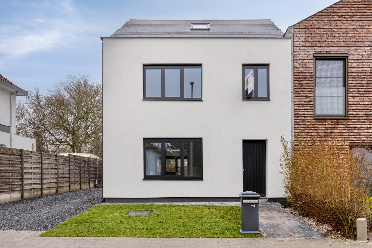 Volledig gerenoveerde halfopen bebouwing met 3 slaapkamers, tuin, terras en garage in Kumtich! – EPC 95 kWh/m² - bewoonbare opp. 153 m² - foto 2