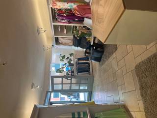 Gelegen in het bruisende centrum van Zwevezele, bieden wij u dit uitstekend gelegen handelspand aan. Dankzij de centrale ligging geniet u van een...