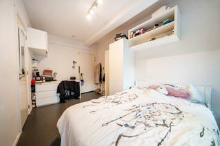 Info en bezichtigingen: 02 315 51 71 We Invest heeft het genoegen u exclusief deze charmante studentenkamer van 19 m² te presenteren, uitgerust...