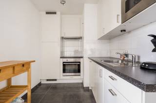 Bel appartement prêt à l'emploi au 5ème étage avec terrasse, séjour spacieux et 1 chambre à coucher.Cuisine entièrement équipée avec lave-vaisselle,...