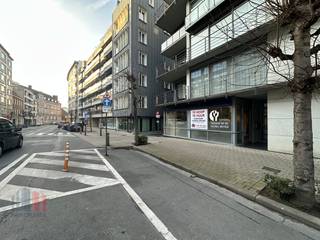 Op een toplocatie langs de Rijselsestraat in Kortrijk, één van de belangrijkste invalswegen  en uitgevend op de Grote Markt, bevindt zich dit ruime...