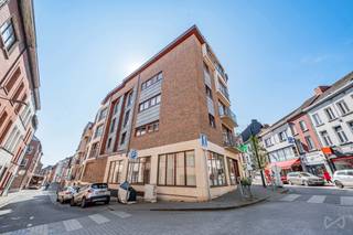 We Invest vous propose cet appartement, idéalement situé dans le centre de Braine-le-Comte, à proximité immédiate de la gare, des commerces et...