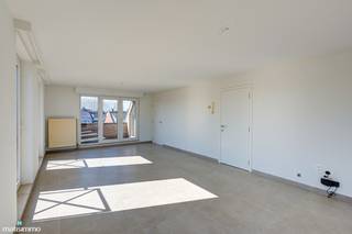 INSTAPKLAAR DUPLEX-APPARTEMENT MET 2 SLAAPKAMERS EN GARAGE NABIJ HET CENTRUM VAN BILZENDit instapklaar duplex-appartement is gelegen nabij het...