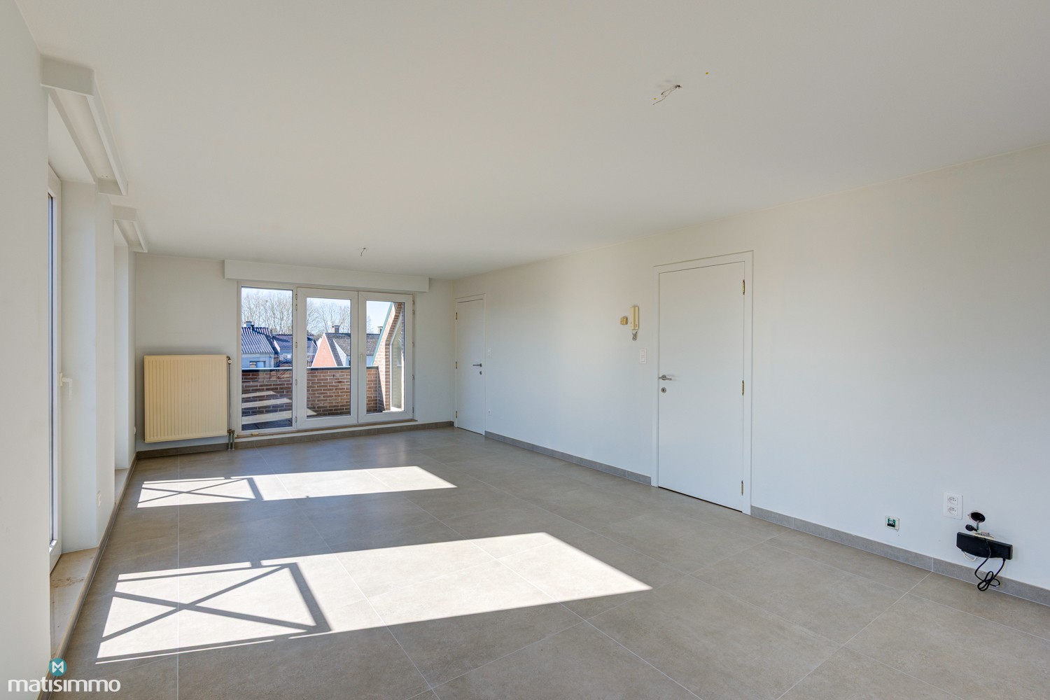 INSTAPKLAAR DUPLEX-APPARTEMENT MET 2 SLAAPKAMERS EN GARAGE NABIJ HET CENTRUM VAN BILZEN - foto 2