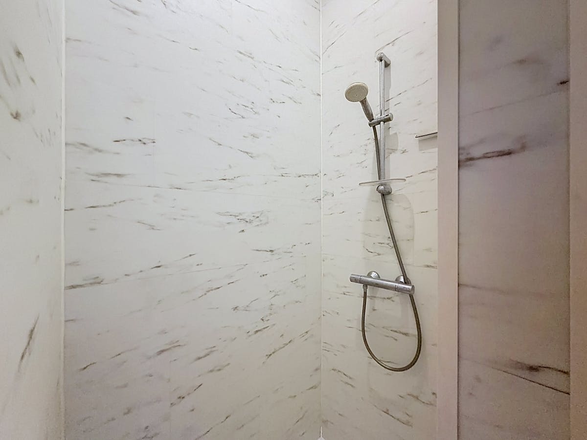 Ruime woning met 3 kamers en duplex-suite op de Rooigemlaan - foto 5