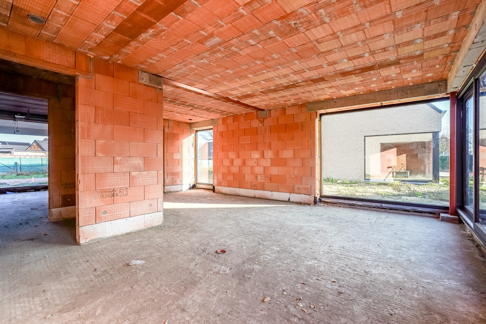 Halfopen casco woning op 265 m² op rustige ligging - foto 2