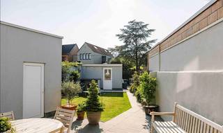 --- BEZOEKMOMENT VOLZET! ------ NIEUW --- Gezinswoning met garage en tuin in Merelbeke-Flora!* BEKIJK DE VIDEO VAN DIT ZOEKERTJE OP ONZE WEBSITE...