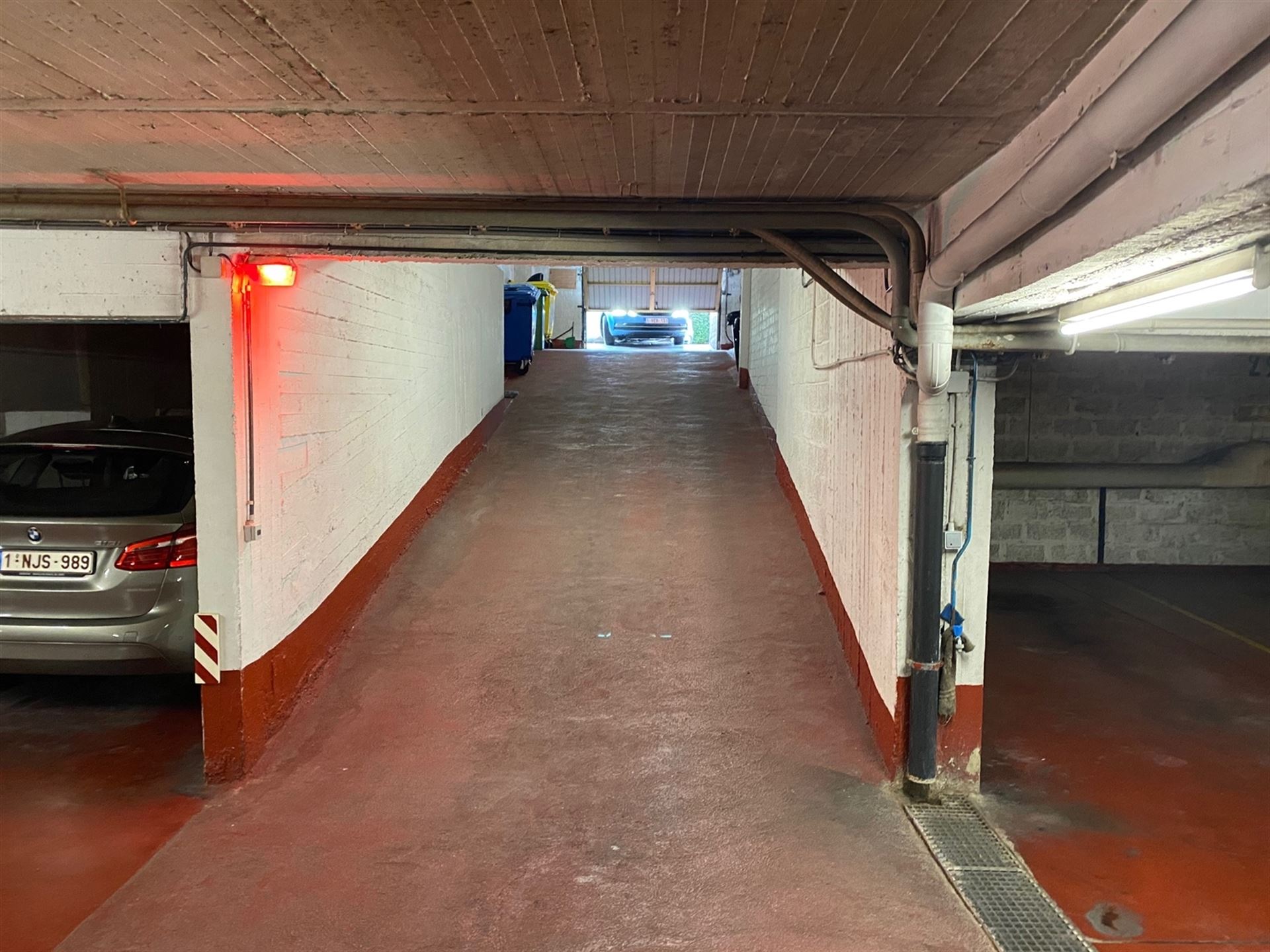 Emplacement de voiture dans un immeuble, bien situé dans le quartier CEE. - photo 3