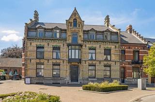 Ce charmant bâtiment patrimonial du centre-ville d'Ardooie est une belle opportunité pour ceux qui recherchent une propriété exceptionnelle avec...