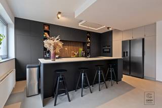 Deze instapklare en tot in de puntjes afgewerkte duplex van 174 m² bevindt zich op een absolute toplocatie op ’t Eilandje, vlak bij het MAS. Bij...