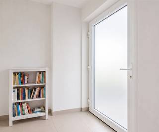 <p>Are you looking for a move-in ready and energy efficient family home? Then this house in Oud-Turnhout is definitely worth a visit.</p><p>Through the entrance hall you enter the spacious and bright living room, which creates a pleasant open atmosphere thanks to the large windows. Adjacent is the modern open kitchen of 15 m², fully equipped with quality appliances and ample work and storage space. At the back, the kitchen connects to the cozy and bright dining room/office/hobby room of 6 m².<br />Further, the ground floor has a separate toilet and a modern bathroom equipped with a convenient walk-in shower and washbasin. There is also a practical storage/laundry room with additional storage possibilities.</p><p>Upstairs, the night hall gives access to two full-size bedrooms. The spacious 16 m² master bedroom offers ample space for a large bed and additional closet space. The second bedroom of 9 m² is ideal as a nursery, office or dressing room.  Outside, there is another bike and trash storage area to the left with a separate door.</p><p>The house has a total living area of 100 m² on two floors. Thanks to its modern finish, bright rooms and quiet location, this is an ideal property for those looking for comfortable living without renovation worries.  This building was totally renovated with also a new insulated roof and compliant electricity certificate,....  In front there is space for placing a car, garden set,...</p><p>EPC label B - no asbestos and electricity certificate is compliant</p><p>Infoplight: Vg, Wg, Gmo, Gvkr, Gvv, P-score: A, G-score: A. This is not an offer, all information is subject to material errors and/or changes. Areas listed are indicative only.<br /> </p>