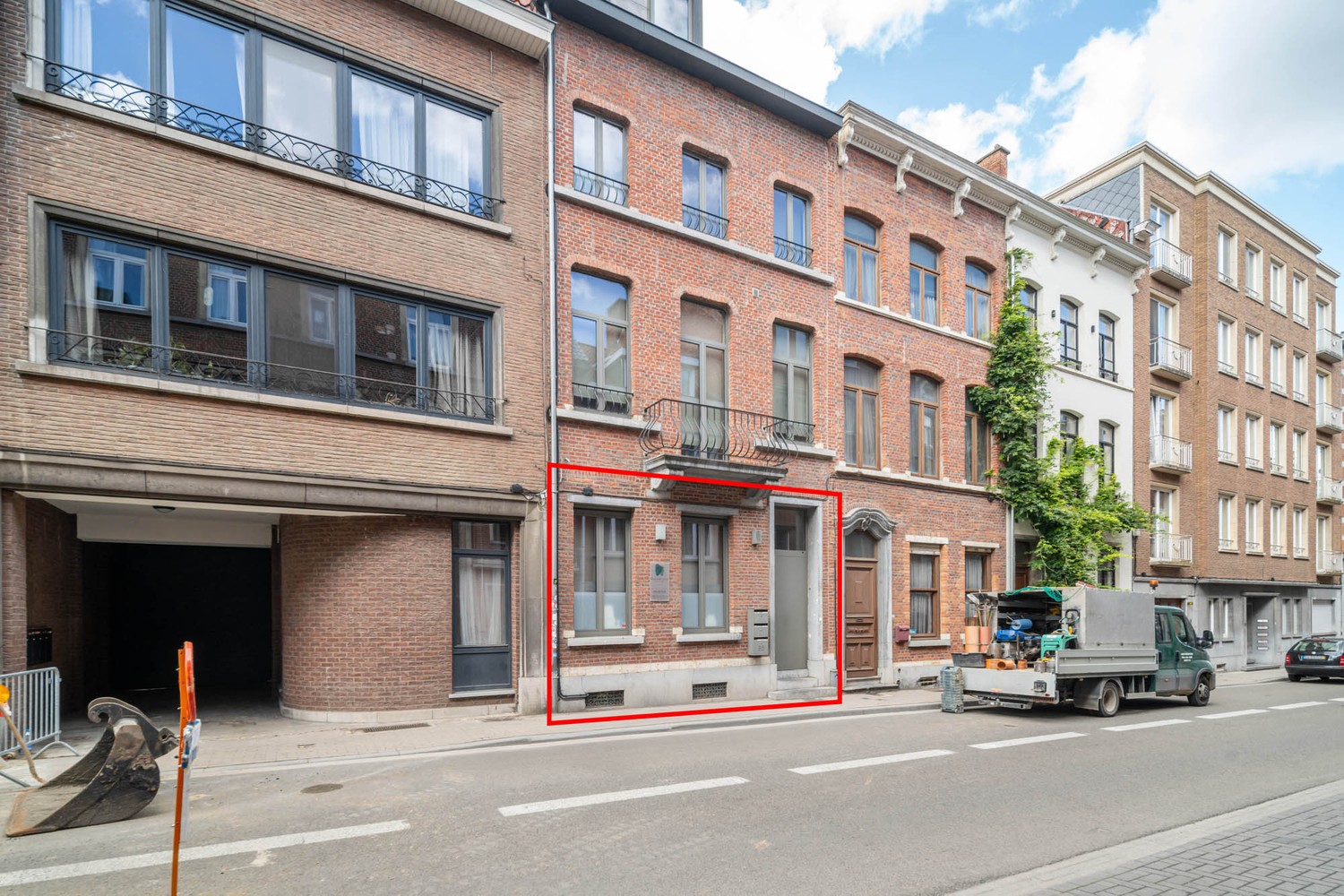 Instapklaar handelsgelijkvloers/praktrijkruimte met groot West-gericht terras en tuin nabij het Station van Leuven ! - photo 1