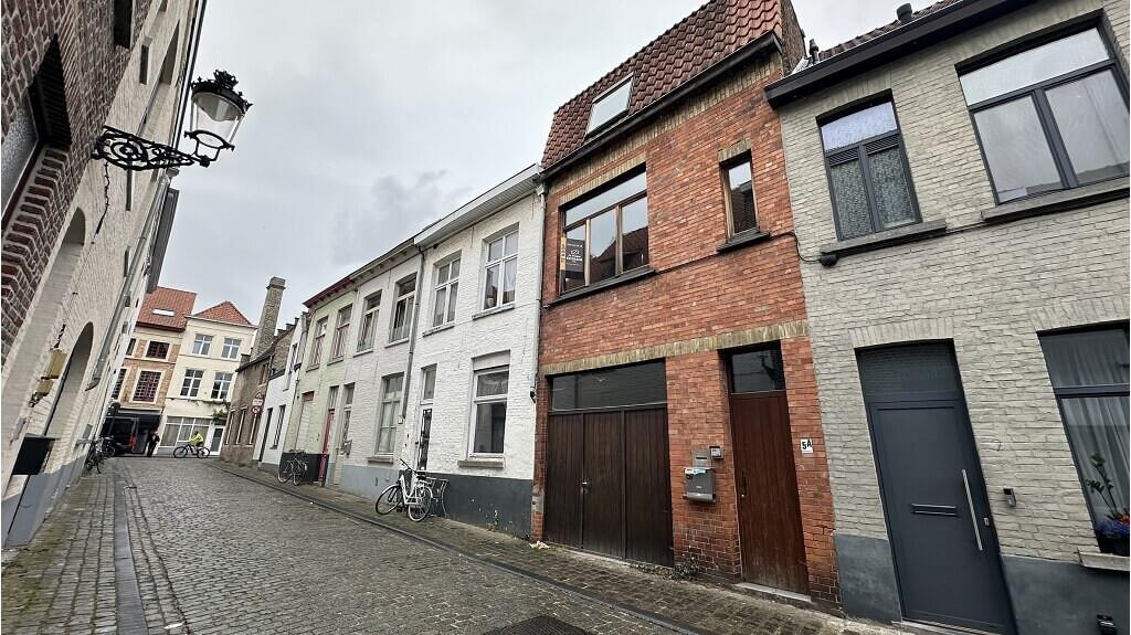 Comfortabele 2-slaapkamerwoning met ruime Garage te koop in Brugge - photo 1
