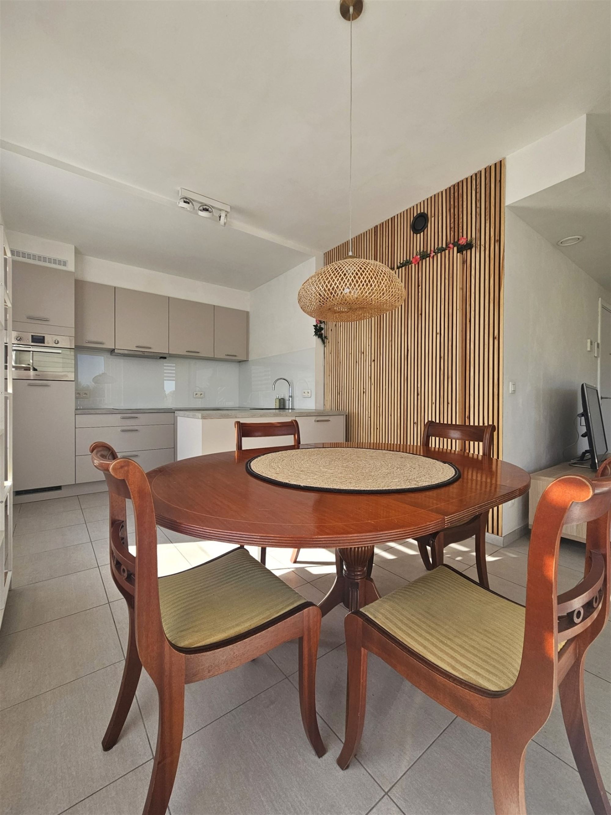 Lichtrijk appartement met terras - foto 4