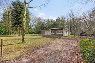Bent u op zoek naar een woning met karakter op een prachtige locatie? Deze gelijkvloerse woning midden in de Lembeekse Bossen biedt een unieke...