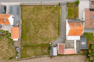 Voor meer info of een bezoek contacteer Simon via +32 498 12 37 08 of simon@vicusvastgoed.beDeze woning vormt de ideale kans voor wie op zoek is naar...