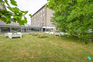 Recent volledig gerenoveerd tweeslaapkamerappartement met een bewoonbaar oppervlakte van 89m² (volgens EPC-attest), afgewerkt met...