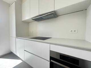 Residentie Bel-Ford met een unieke ligging in het bruisende stadscentrum van Roeselare op wandelafstand van de winkelstraten, het station, de Grote Markt en het De Coninckplein.<br />Het project bestaat uit 3 residentiële appartementsgebouwen met centraal een groen binnenplein die de Wortelstraat, Hendrik Consciencestraat en Sint-Amandsstraat met elkaar verbindt.  De duurzame, afgewerkte appartementen met grote raampartijen bieden een prachtig uitzicht over het groene binnenplein en verschillende stadsdelen.<br />Het appartement heeft volgende indeling: inkom met gastentoilet, lichtrijke leefruimte met open keuken ingericht met duurzame materialen en kwalitatieve toestellen, 2 slaapkamers,  badkamer, bergruimte en terras van 11m². Tevens is er ook gelegenheid om ondergronds te parkeren.  <br /><br />Aankoop mogelijk onder 6% BTW!<br /><br />Voor meer informatie contacteer Michiel op het nummer 0473 25 55 33.