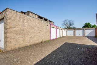 Bent u op zoek naar een instapklaar appartement op een centrale ligging? Dan is dit éénslaapkamerappartement zeker een bezoek waard. <br />Dankzij de praktische indeling, centrale ligging en het beperkte onderhoud is dit appartement niet alleen ideaal voor eigen bewoning, maar ook een interessante investering met het oog op verhuur.<br /><br />Het appartement bevindt zich op een gunstige locatie, op wandelafstand van winkels, supermarkten, horecazaken en openbaar vervoer. <br />Ook scholen, recreatiemogelijkheden en het kanaal Brussel-Schelde bevinden zich in de nabije omgeving. Dankzij de vlotte verbinding met de A12 en de E19 geniet u bovendien van een uitstekende bereikbaarheid richting Antwerpen, Brussel en Mechelen.<br /><br />Via de inkomhal bereikt u enerzijds de badkamer en de ruime slaapkamer, die is uitgerust met airconditioning voor een aangenaam binnenklimaat. Anderzijds geeft de inkomhal toegang tot de lichtrijke leefruimte, eveneens voorzien van airconditioning. De aangrenzende keuken beschikt over de nodige toestellen en biedt alle comfort voor dagelijks gebruik. Daarnaast is er een praktische berging met aansluitingen voor een wasmachine en droogkast, wat zorgt voor extra opbergruimte en gebruiksgemak.<br /><br />Extra troef: Mogelijkheid tot aankoop van een garage voor € 20.000<br /><br />Bent u op zoek naar een comfortabel appartement of een interessante investering met een mooi verhuurpotentieel? Neem dan gerust contact met ons op voor meer informatie of een bezoek ter plaatse.