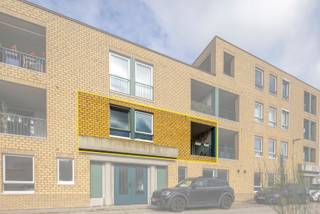 À VENDRE À GANDCet appartement très récent est situé dans un emplacement privilégié, dans une rue calme d'un nouveau lotissement. La proximité des...