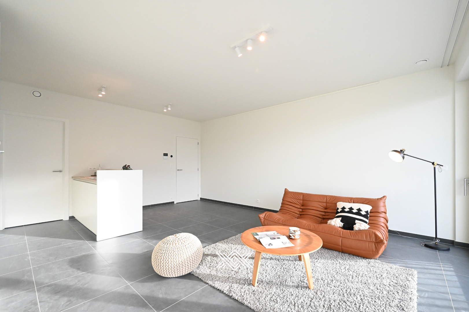 Appartement met 2 slaapkamers gelegen op de Markt van Deinze - foto 2