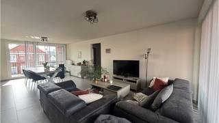 Recent 2-slaapkamerappartement met TERRAS en AUTOSTANDPLAATS gelegen op wandelafstand van het centrum van Brugge. Vlotte verbinding met de...