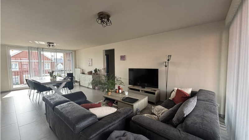 Recent 2-slaapkamerappartement met 2 TERRASSEN en AUTOSTANDPLAATS te huur in Sint-Andries - photo 1