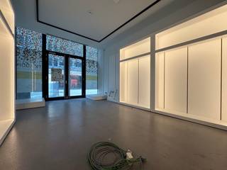 In het commerciële hart van Oostende, op een uiterst begeerde AAA-ligging in de Adolf Buylstraat 34, uitgevend op de Sint-Sebastiaanstraat,...