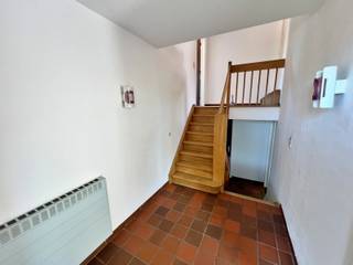 Op zoek naar een renovatieproject in omgeving Merksplas? Bekijk dan zeker deze woning in de Taxandrialaan. De moderne indeling, de aanwezigheid van een mooie tuin met terras en de ideale ligging in een rustige wijk zijn slechts enkele van de vele troeven. <br /><br />INDELING: <br /><br />Gelijkvloerse verdieping: <br /><br />- inkomhal met trap naar de slaapkamers en het eerste verdiep<br />- toilet<br />- lichtrijke woonkamer <br />- aanpalende keukenruimte met toegang tot de tuin en het terras<br />- inkomhal<br />- 2 slaapkamers<br />- doucheruimte met lavabo<br />- inpandige garage <br />- oost gerichte tuin met terras<br /><br />Eerste verdieping:<br /><br />- 2 slaapkamers<br />- badkamer met badkamermeubel, ligbad en toilet <br />- zolderruimte