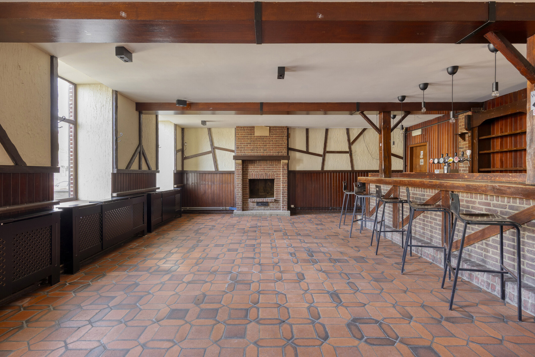 Karaktervol handelspand met grote hangar in Kumtich. - foto 5