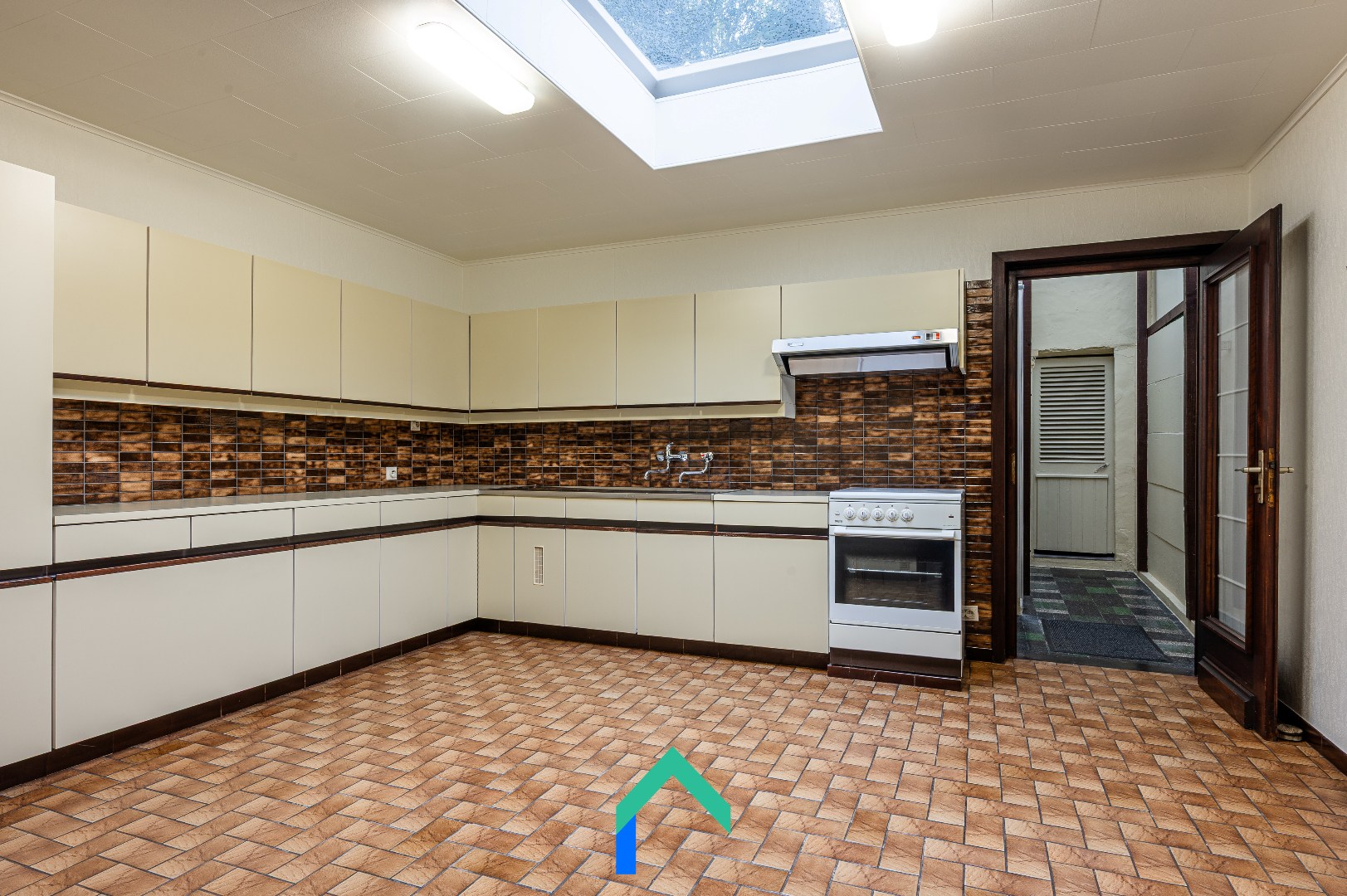 Te renoveren woning in centrum Tielt met uitzonderlijk rustige ligging - foto 5