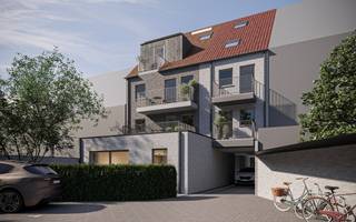 Duplex-appartement op de tweede en derde verdieping van een nieuw gebouw Residentie "Stan" te Heist-aan-Zee. Een bruikbare vloeroppervlakte van 102 m² exclusief terrassen. De ligging van de residentie is uitstekend met het strand en alle winkels binnen wandelafstand. Ook het station van Heist ligt vlakbij. <br /><br />Op de tweede verdieping een grote leefruimte met een leuk zicht op de brede Bondgenotenlaan. Achteraan een halfopen keuken met toegang tot het zonneterrras. Op deze verdieping verder ook een wasplaats/bergruimte en een gastentoilet. <br /><br />Op de derde verdieping zijn er 3 slaapkamers (indien gewenst kan het ook met 2 grote slaapkamers), een ingerichte badkamer en een bijkomend toilet. <br /><br />Een appartement met ruimte, lichtinval in te richten volgens het lastenboek of naar keuze van de koper. Dit in een nieuw gebouw alles conform de huidige normen en wetten. Er kan nog aangekocht worden aan 6 % BTW. Een parkeerplaats aankopen kan in het gebouw. De fietsenberging zit inbegrepen. <br /><br />Wenst u de plannen en het lastenboek te bekijken? Contacteer Willem Cauwels op tel. 050/89.27.70