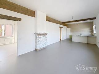 Dit aangename appartement bevindt zich op de eerste verdieping van een kleinschalig gebouw met lift, op een uitstekende ligging op wandelafstand van het Te Boelaarpark.<br />Via de inkomhal met vestiaire betreedt u de woning. De lichtrijke leefruimte geniet dankzij de grote raampartijen van een aangename natuurlijke lichtinval. Aansluitend bevindt zich de volledig uitgeruste keuken, voorzien van een koelkast met diepvriesvak, een inductiekookplaat, dampkap, oven en een aansluiting voor een wasmachine en plaats voor een droogkast.<br />De eerste slaapkamer (ca. 11 m²) ligt aan de rustige achterzijde van het gebouw, waardoor u optimaal kunt genieten van de stilte. Aan de inkomhal bevinden zich de tweede slaapkamer en de badkamer, uitgerust met een inloopdouche, een lavabo en een toilet.<br />Tot slot beschikt het appartement over een gezellig, inpandig terrasje aan de achterzijde van het gebouw, een ideale plek om even tot rust te komen.<br />Maandelijkse kosten bedragen 150 euro (incl voorschot water & verwarming).<br />Beschikbaar vanaf 01/08/2026