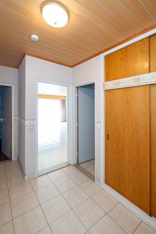 Ligging: Verzorgd, op te frissen appartement op de 1° verdieping van een goed onderhouden gebouw met lift gelegen te Deurne-zuid in de directe...