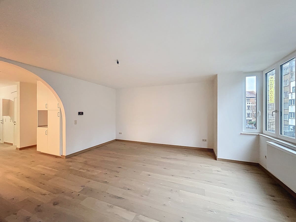 Julien Hanssens: Gerenoveerd 3-slpk appartement - foto 3