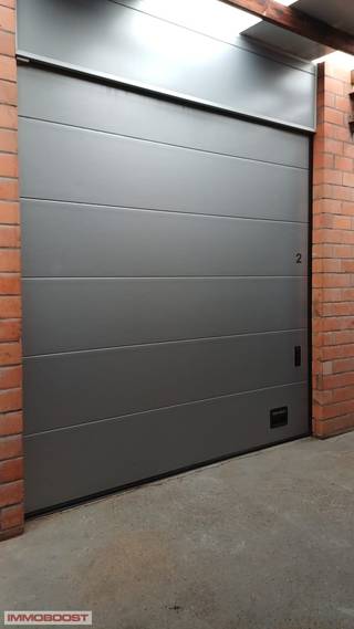 professionele magazijn - unit van 50m², hoge sectionaalpoort, elektriciteit, sanitair blok, 100% veilig en droog, centraal gelegen nabij centrum Antwerpen en alle autostrades