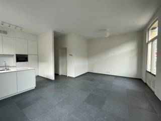 <p><span>Luxury apartment featuring, among other things, a spacious and bright living area, 2 bedrooms, a bathroom, and a large terrace in the center of Heide-Kalmthout.</span></p><p><span>The apartment is furnished according to the Serviced Living concept.<br /><br />The apartment is accessible via the elevator or stairs in the common lobby.<br />The entryway opens onto the bright living area with a modern open-concept kitchen equipped with all necessary appliances. <br />There are also 2 spacious bedrooms, a storage room , and a bathroom. The bedroom provides access to the rear terrace. <br />The living room, kitchen, bathroom, storage room , and hallway all feature modern, easy-to-maintain gray tile flooring.</span></p><p><span><br />The combination of an apartment in a familiar neighborhood with a videophone and presence and motion detection ensures that residents can live safely and securely. </span></p><p><span>This is a reassuring thought for the residents and their loved ones.<br /><br />The future resident is looking for comfortable and carefree living. No worries about maintaining the building, garden, or parking space. Safe living thanks to the assurance of a prompt response in the event of an emergency.<br /><br /></span></p><p><span>The rent includes a garage.</span></p><p><span>There are no common area fees.</span></p><p><span> </span></p>