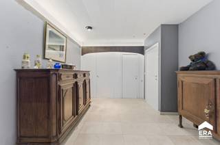 Te koop: Ruime woning met 4 slaapkamers en uitgestrekte tuin in het centrum van Wervik, op wandelafstand van winkels, scholen en openbaar...