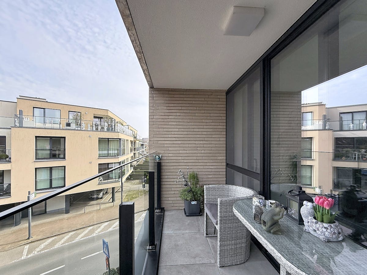 Gloednieuw tweeslaapkamer appartement met terras te huur in Veurne - foto 5