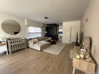 Op zoek naar een woning die rust, ruimte en comfort combineert op een aangename locatie? Deze halfopen bebouwing op een ruim perceel van 995 m²...