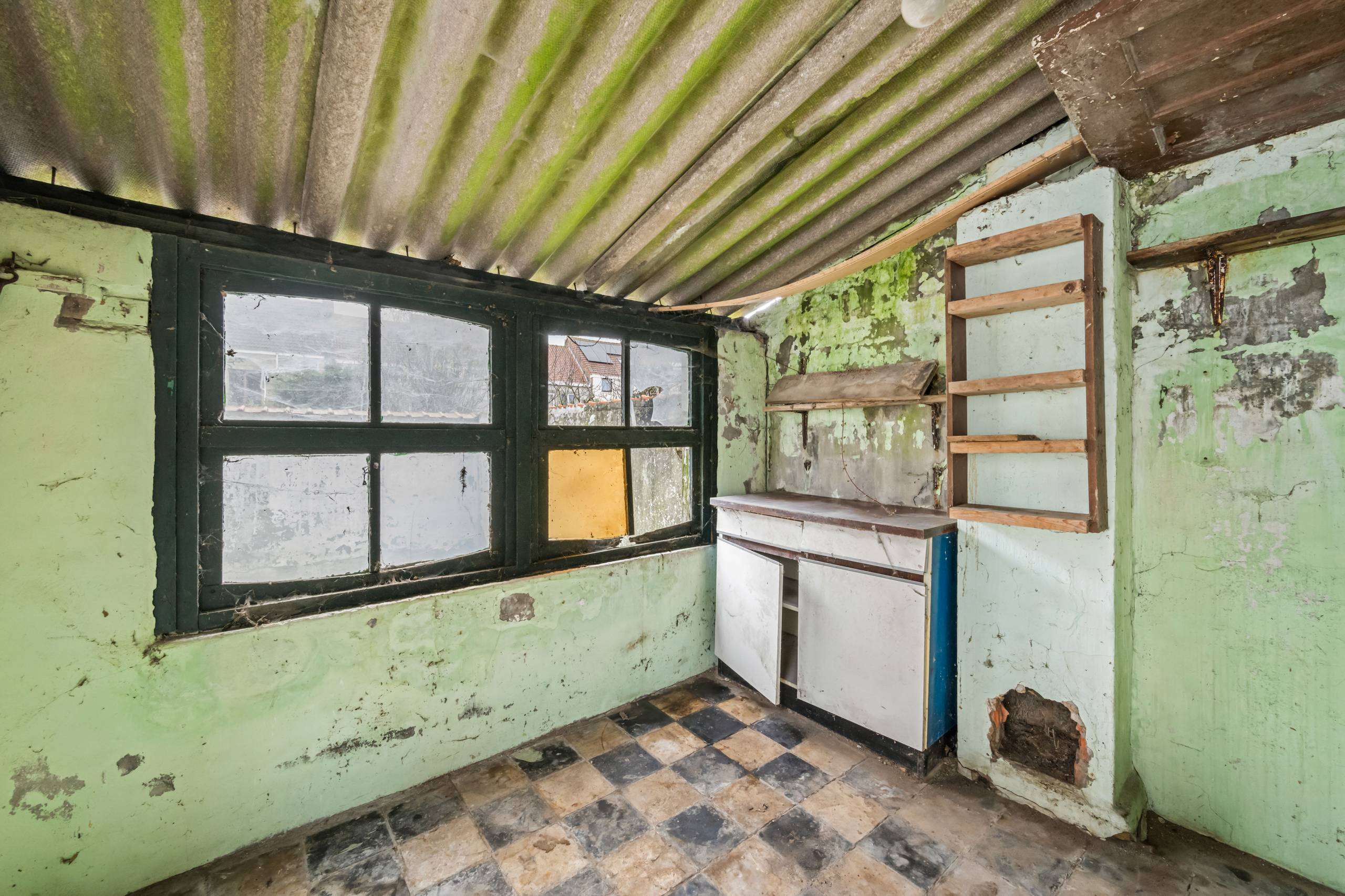 Charmante te renoveren woning met 3 slaapkamers en tal van mogelijkheden te Oostende - foto 5