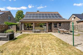 Charmante woning (228m²) met 3 slaapkamers en zonnepanelen op uiterst rustig gelegen perceel van 9are50ca. Belangrijkste troeven:- Centrale doch...