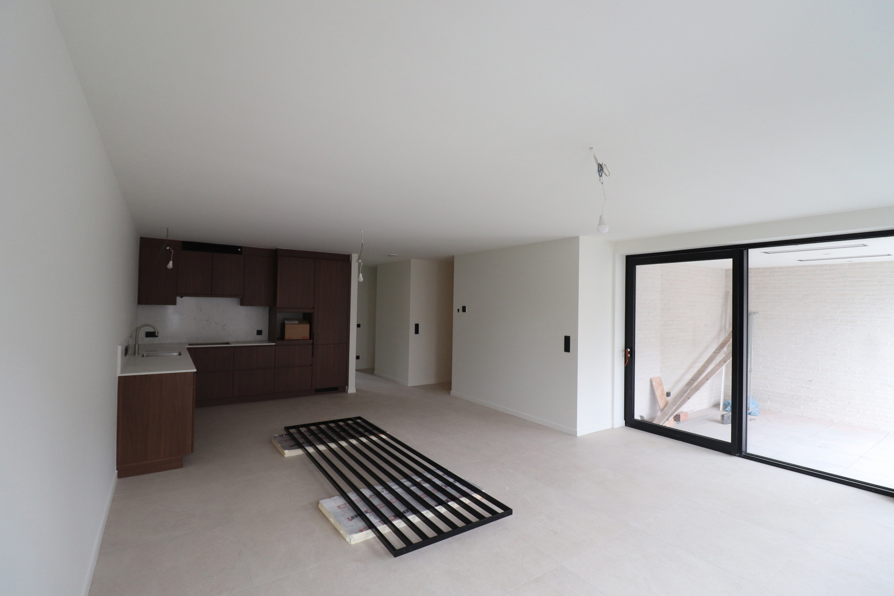 Nieuwbouw appartement op de 1ste verdieping van 95,50m² met 2 slaapkamers en terras.  - foto 3