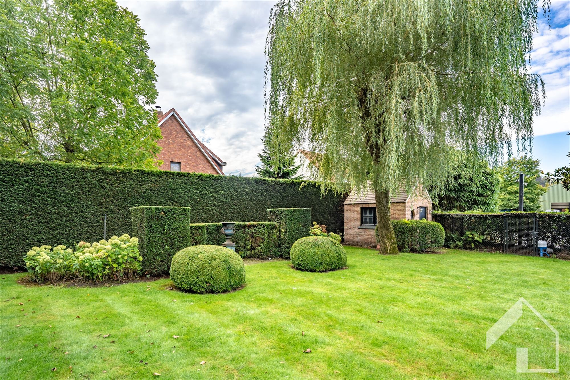Exclusieve villa met loods, prachtige tuin en topafwerking op ruim 7.400 m² - foto 5