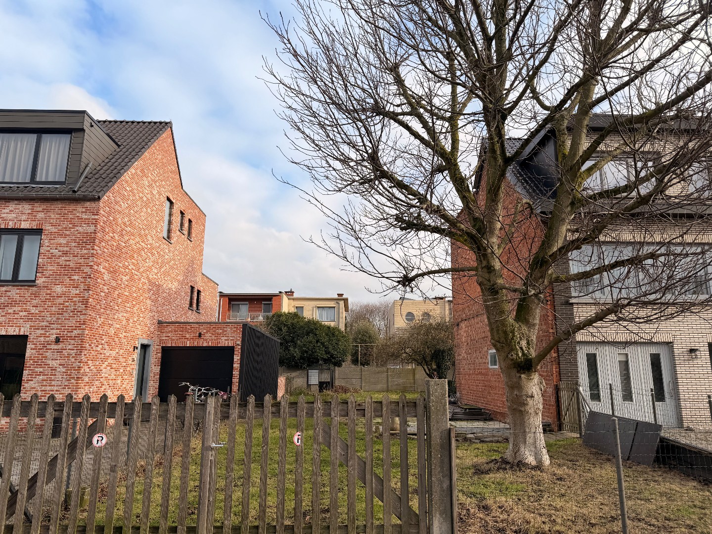 Bouwgrond van 297 m² voor een halfopen bebouwing! - foto 2