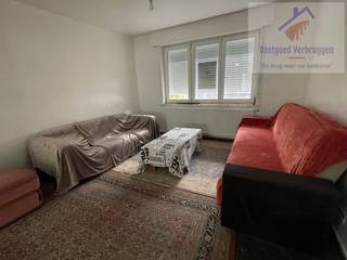 Deze woning is schitterend gelegen in het centrum, nabij openbaar vervoer, scholen, winkels en stadspark en biedt alles wat een koper zich kan...