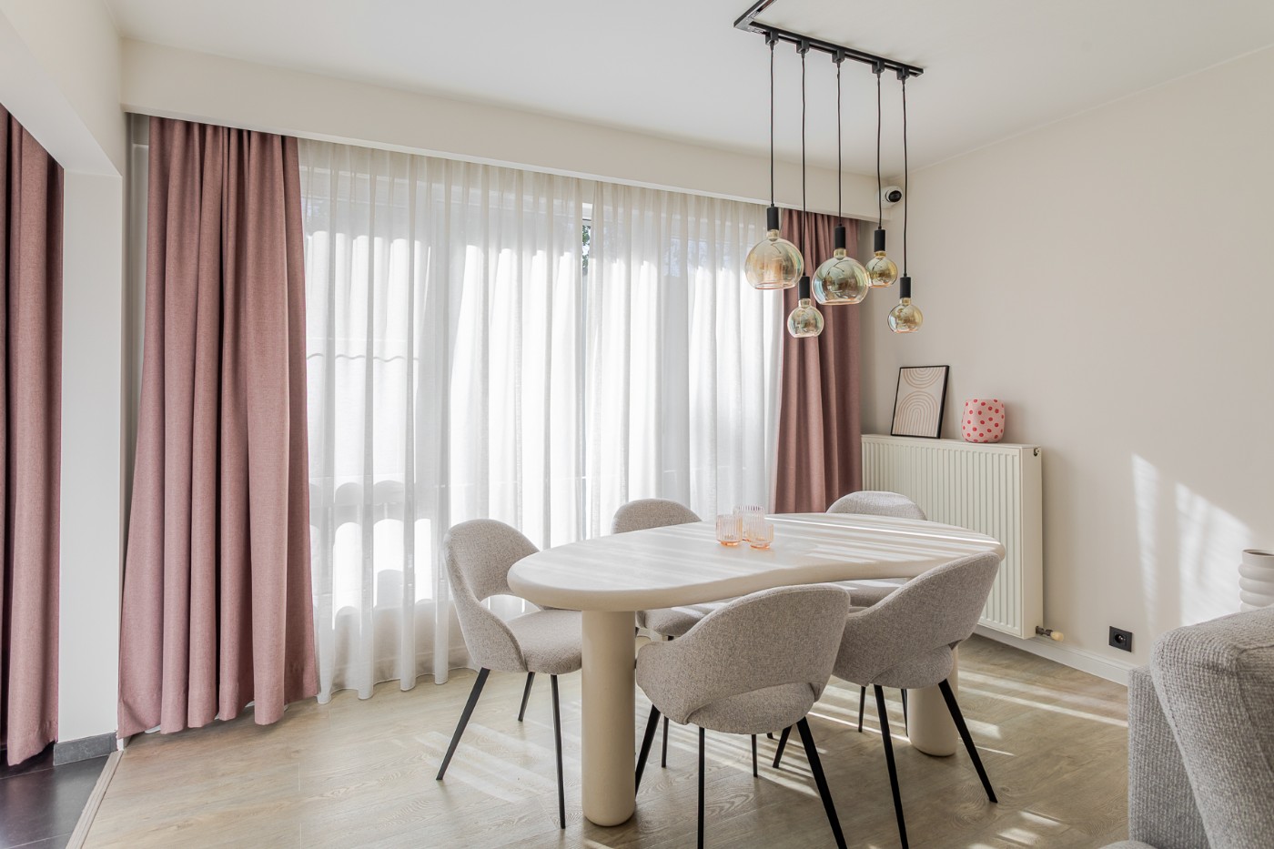 Prachtig gerenoveerd appt. met 2 slpk. en balkon op toffe locatie in Schoten - foto 5